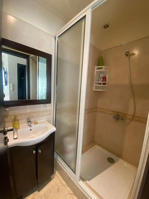 Apartment Appart Bien Equipe Avec Jardin Prive A California *